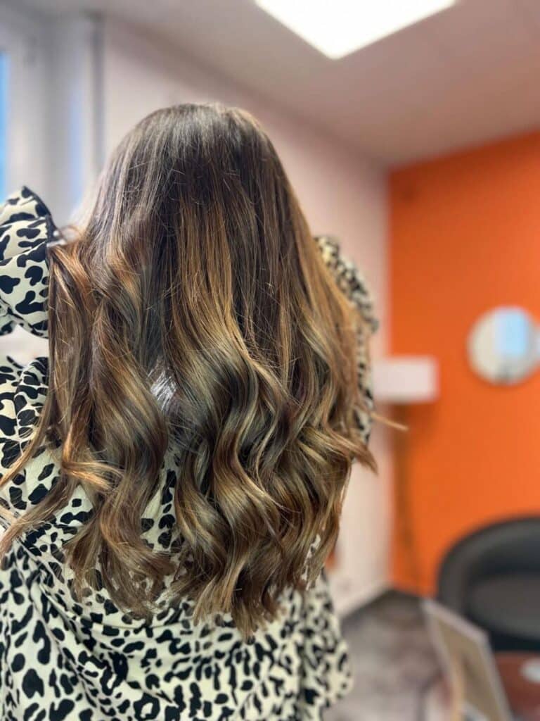 couleur_balayage_brun_boucles