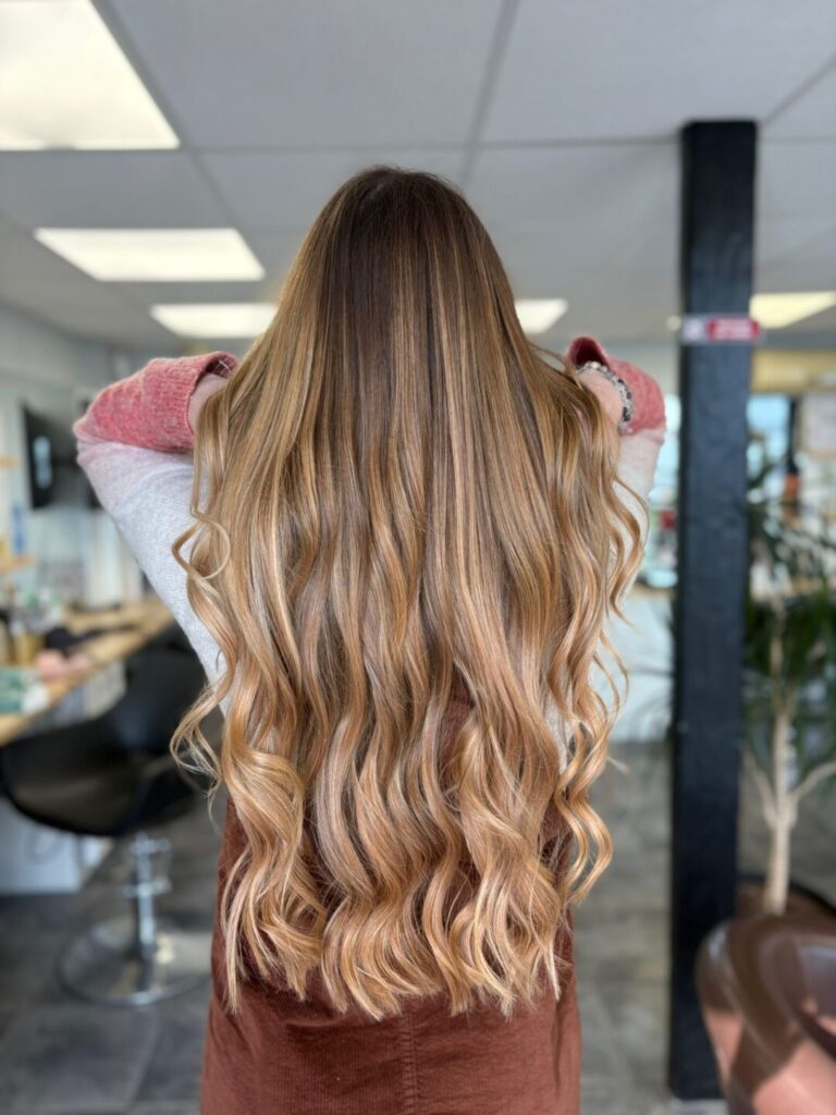 couleur_balayage_caramel_tres_long_boucles