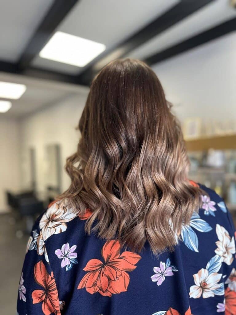 couleur_balayage_chatain_boucles
