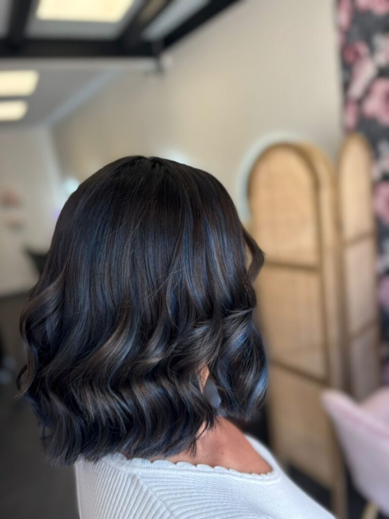 couleur_bleu_nuit_carre_boucle