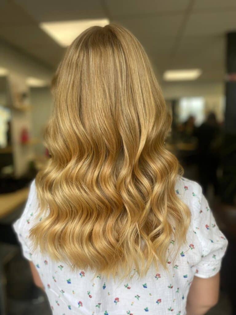 couleur_blond_dore_long_boucles