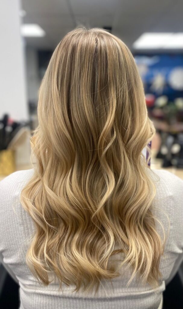 couleur_blond_naturel_long_boucles