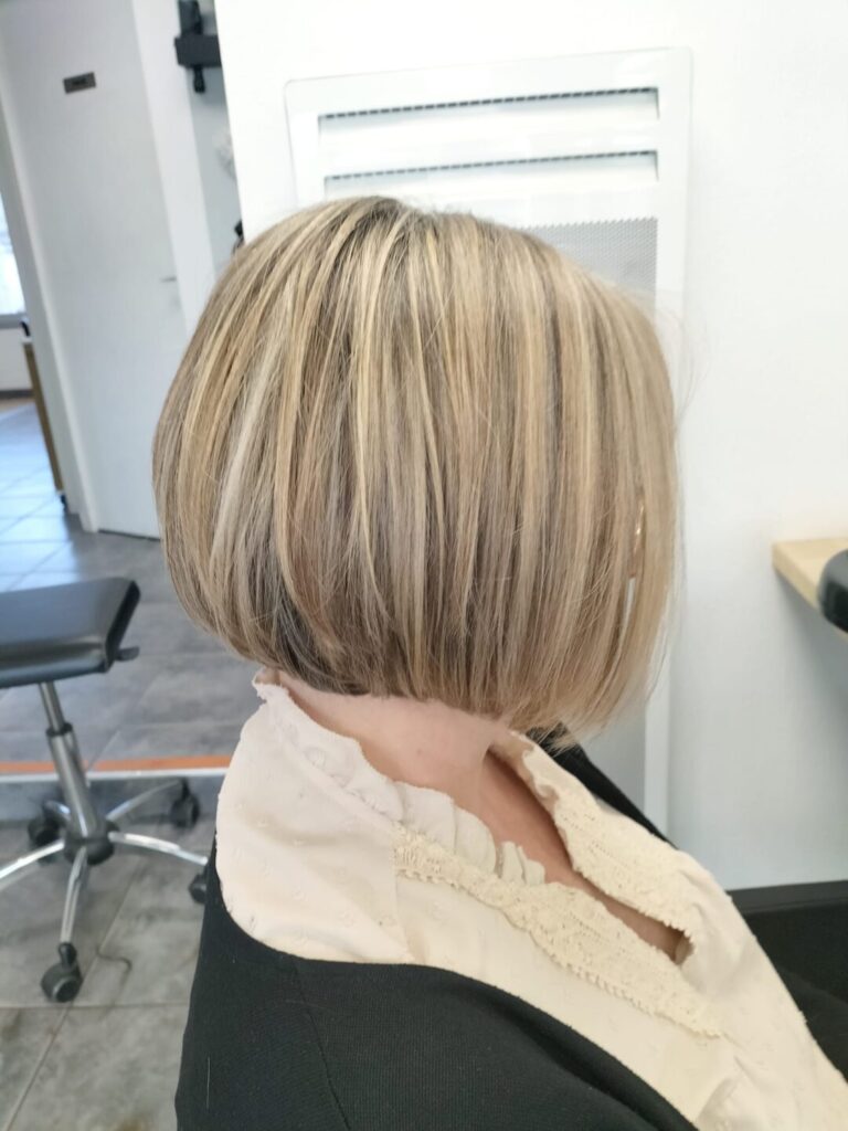 couleur_meches_blond_carre_court