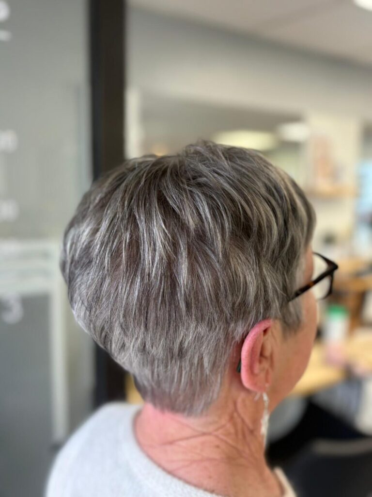 coupe_courte_gris_naturel_pixie