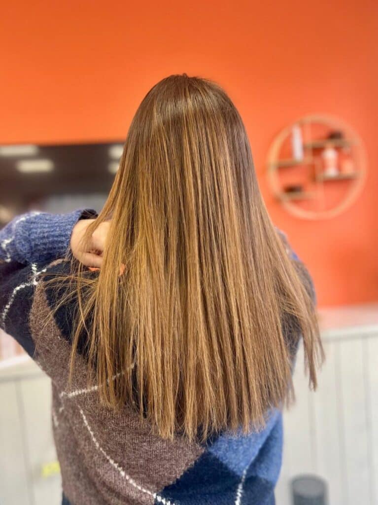 coupe_femme_longue_lisse_chatain